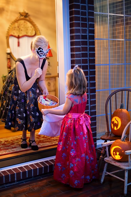 10 Tips for Checking Your Kids’ Halloween Candy