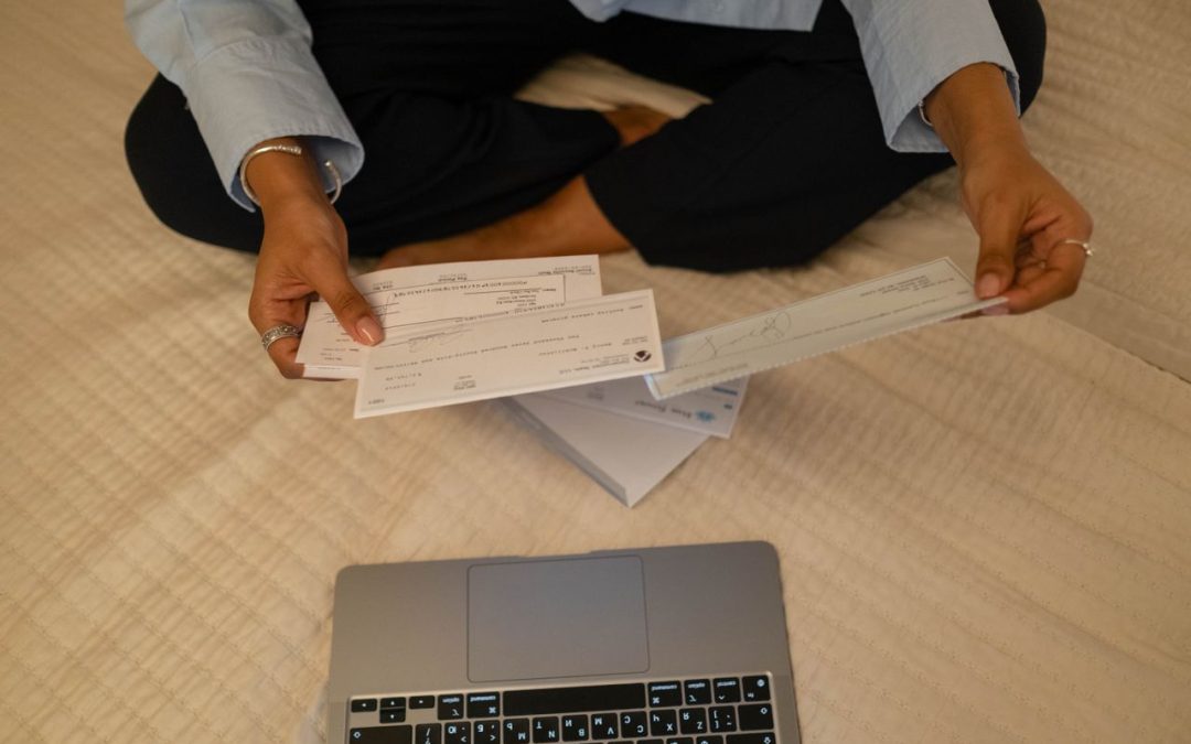 What You Need to Know About Banking Hours vs. Guaranteed Hours